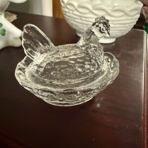 Wilkerson clear mini hen on nest (does not glow)